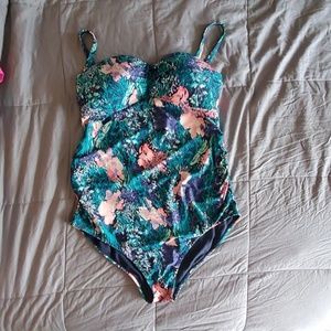 OLD NAVY maternity swimsuit Large